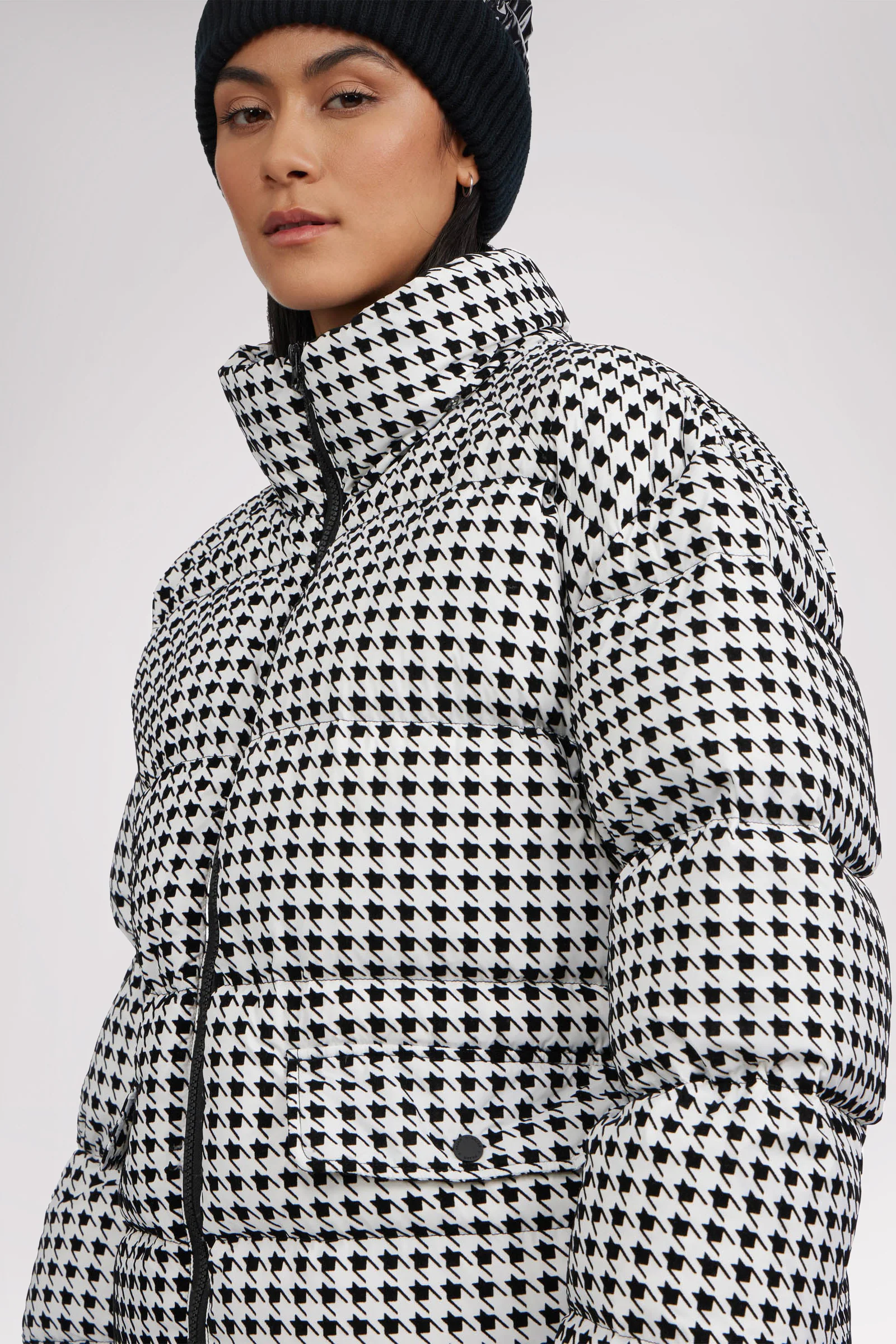 Ascella Women's Boxy Fit Houndstooth Short Puffer Jacket - Image 5