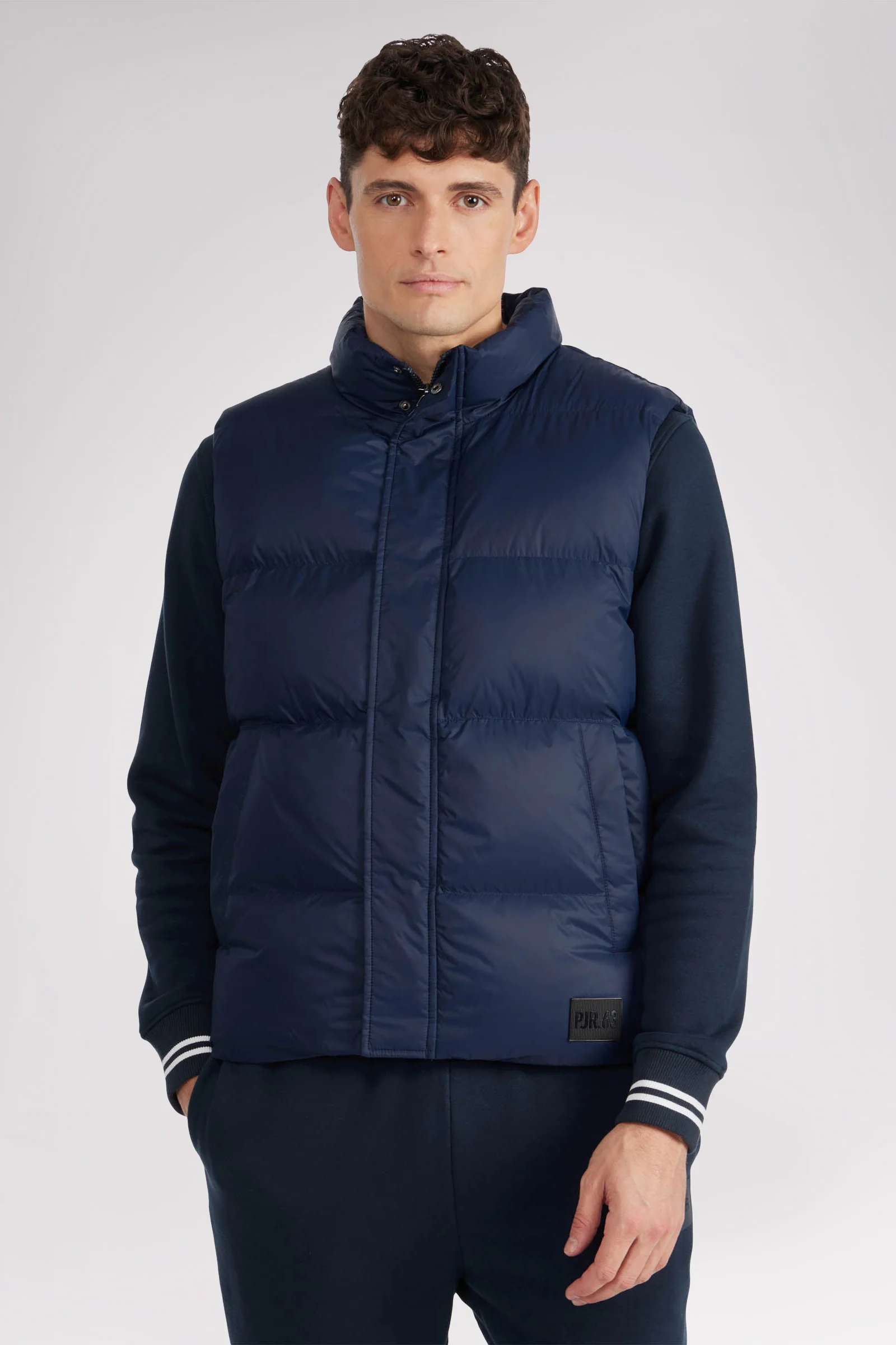 Falkoner Men's Quilted Puffer Vest - Image 22