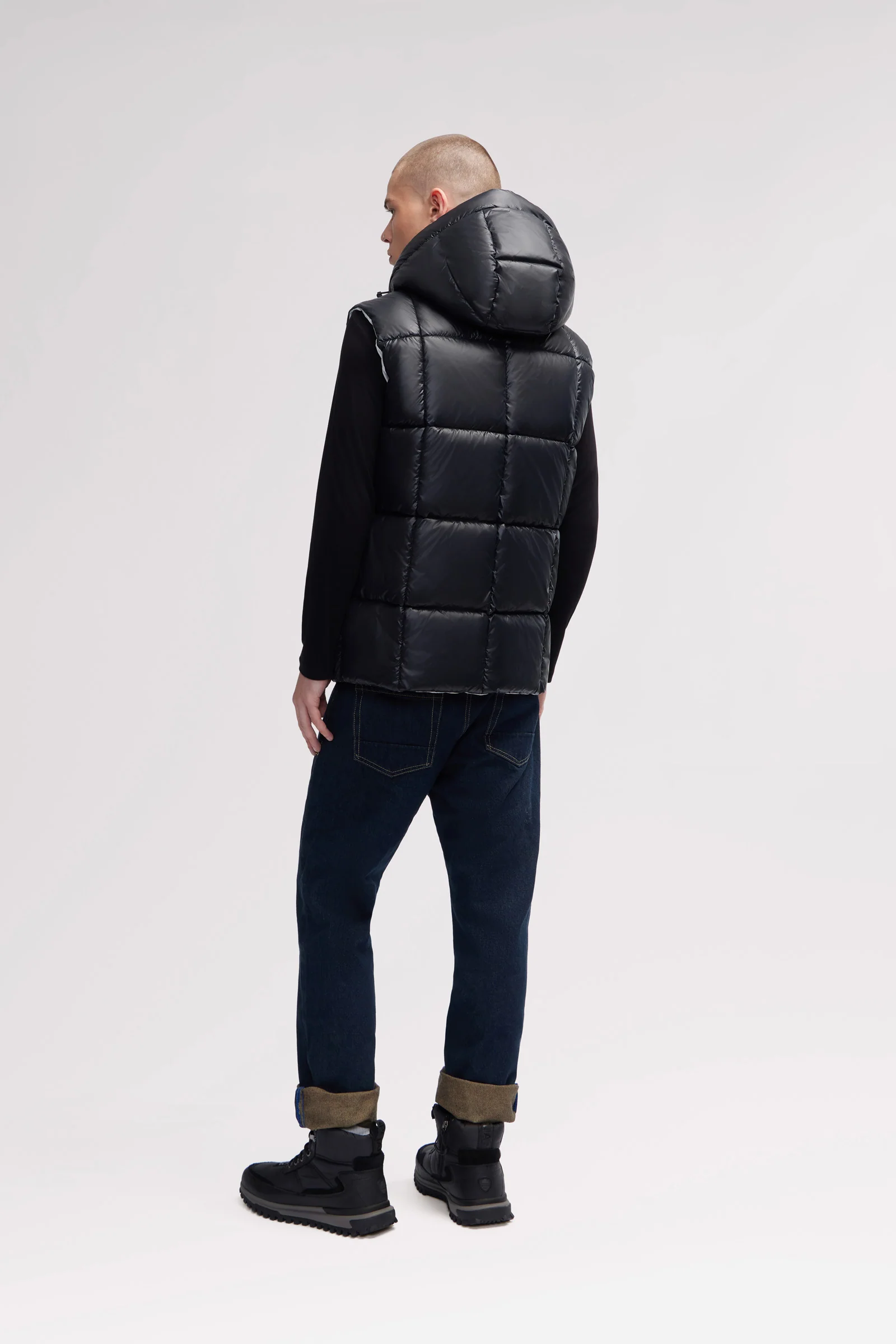 Kirian Men's Reversible Puffer Vest - Image 10